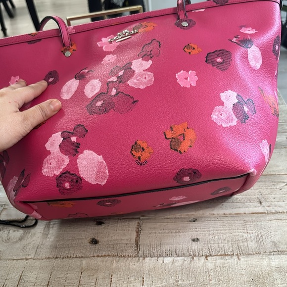 Coach - Picture 3 of 6